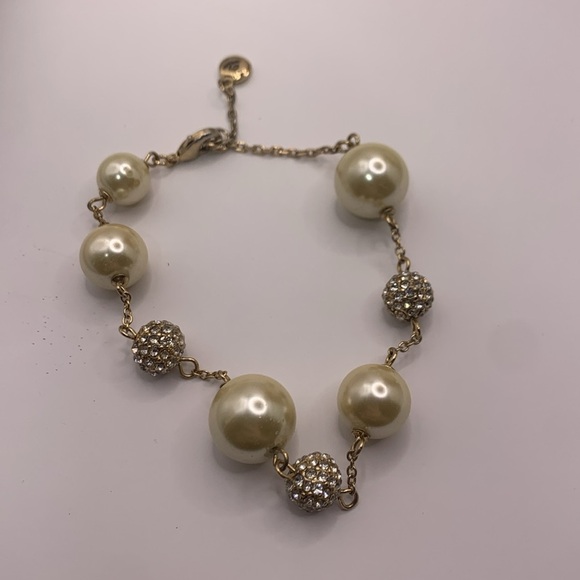 Versona Cream and Gold Vintage-Inspired Faux Pearl and Crystal Bracelet - Picture 6 of 6